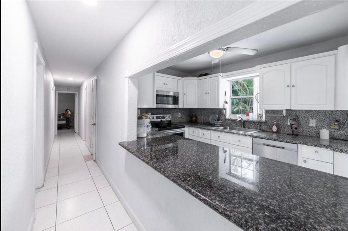 COUNTRY CLUB ESTATES UNIT - Residential