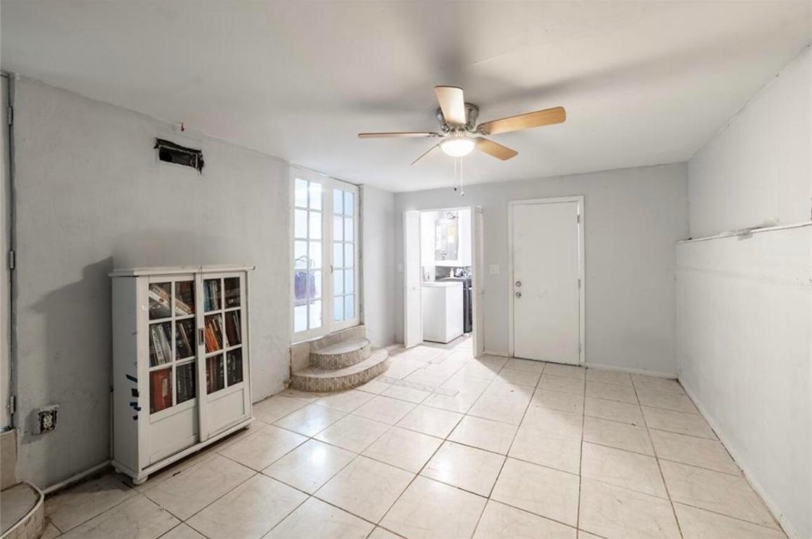 COUNTRY CLUB ESTATES UNIT - Residential