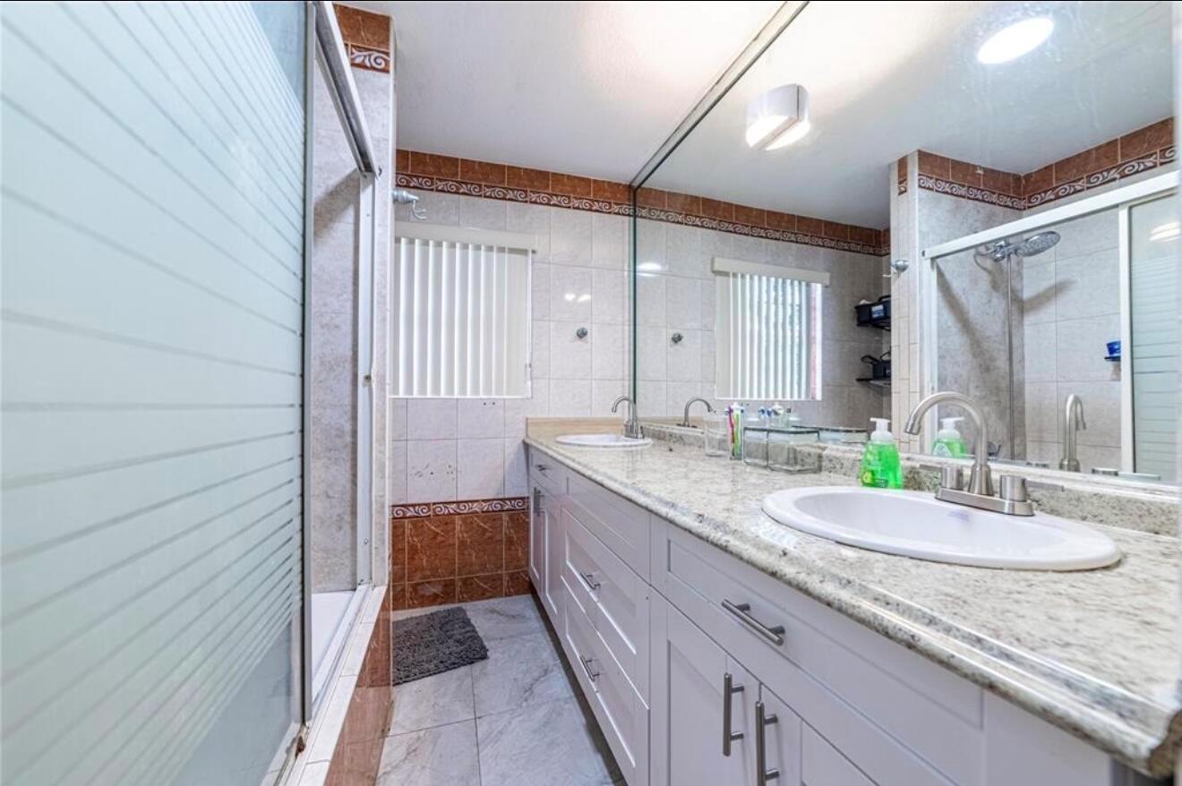 COUNTRY CLUB ESTATES UNIT - Residential