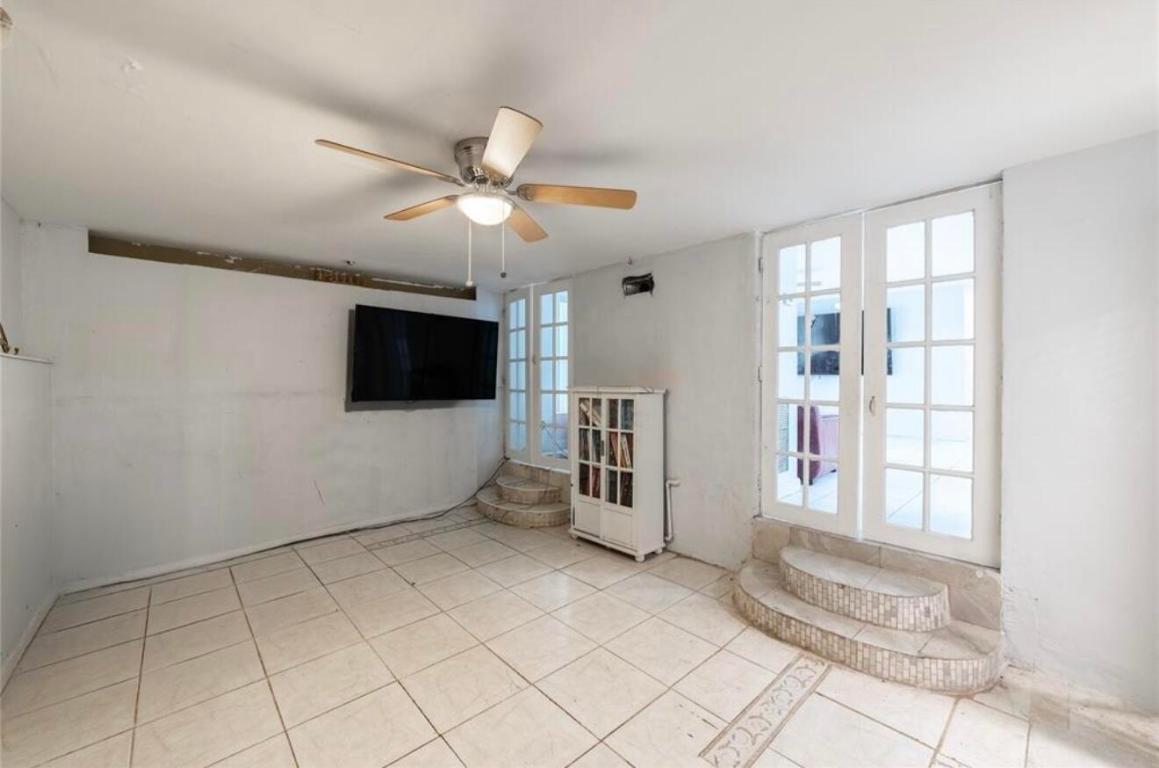 COUNTRY CLUB ESTATES UNIT - Residential