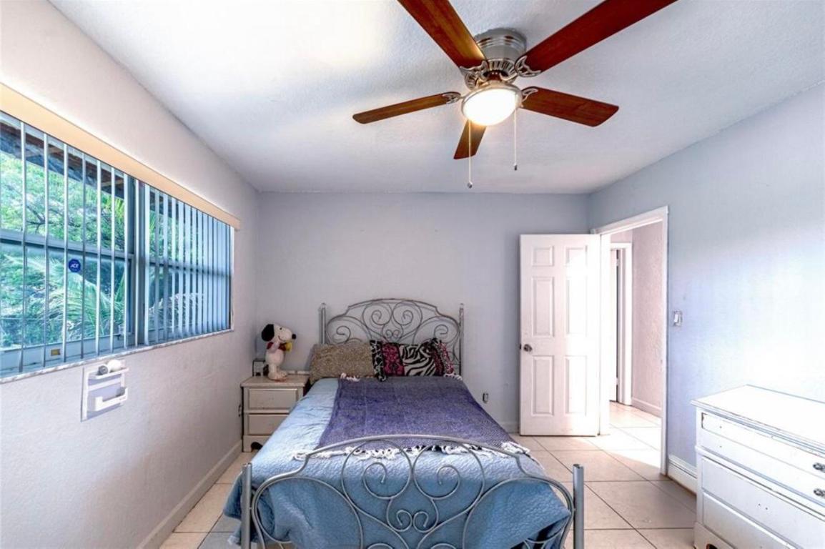 COUNTRY CLUB ESTATES UNIT - Residential