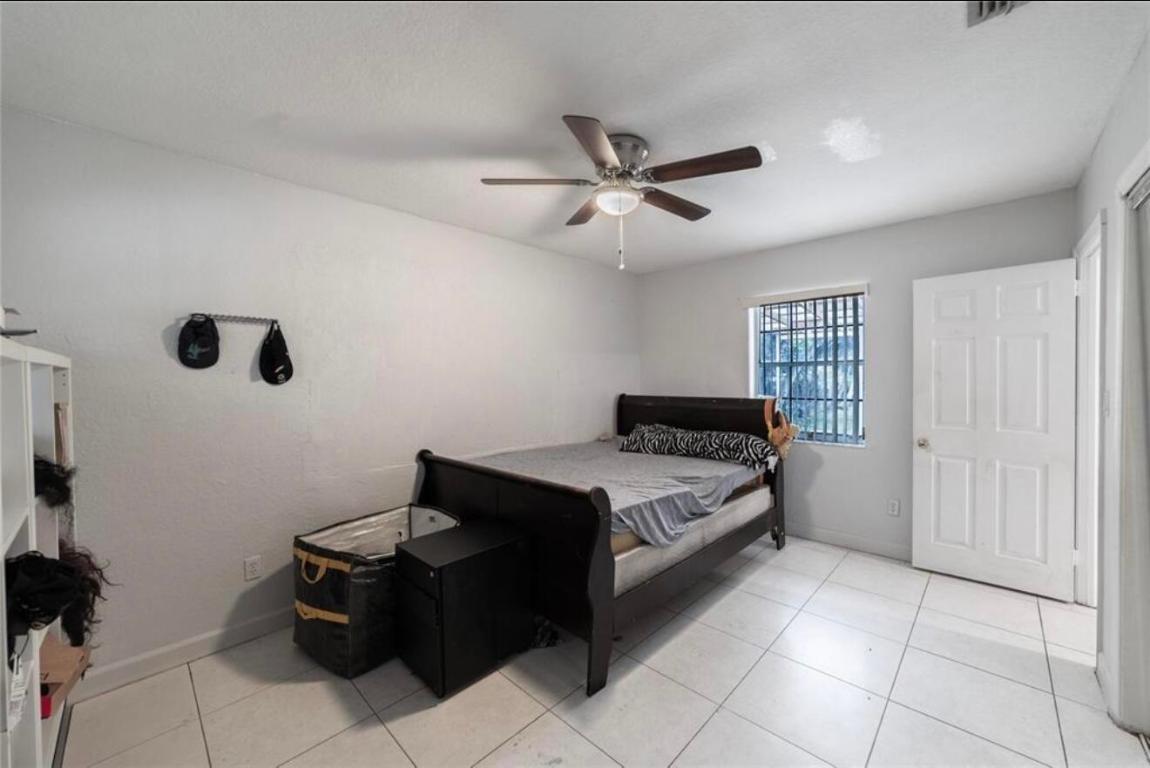 COUNTRY CLUB ESTATES UNIT - Residential