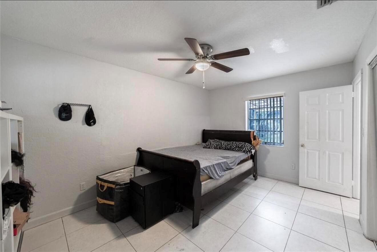 COUNTRY CLUB ESTATES UNIT - Residential