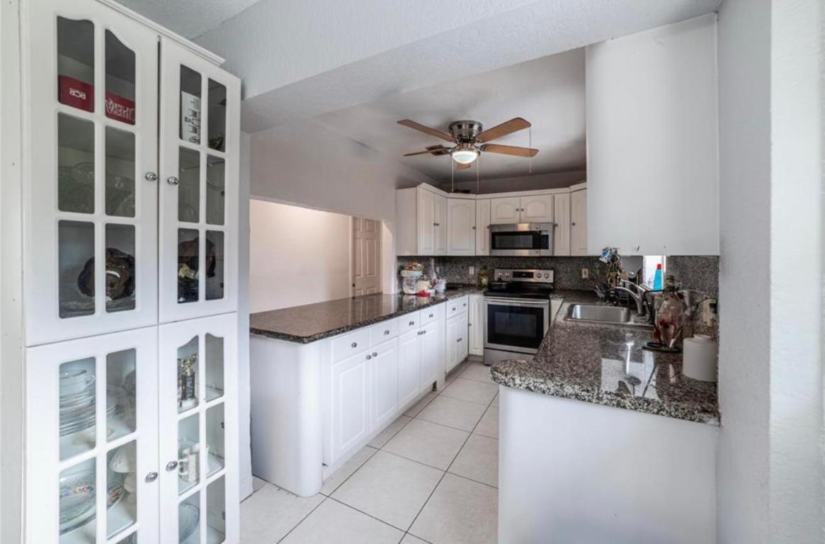 COUNTRY CLUB ESTATES UNIT - Residential