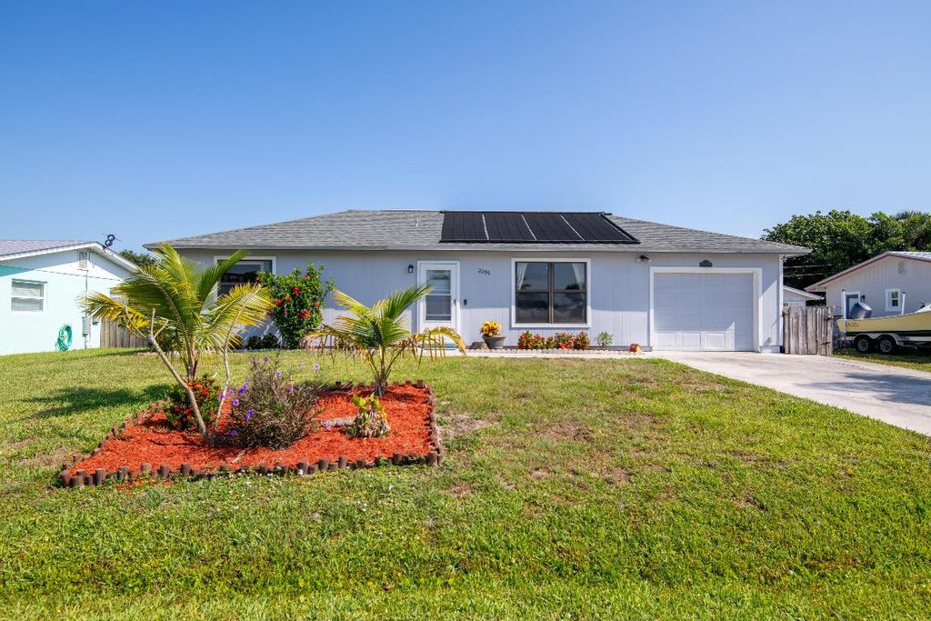 Photo of 2099 SE Madison Street, Stuart, FL 34997 (MLS # R10996822)