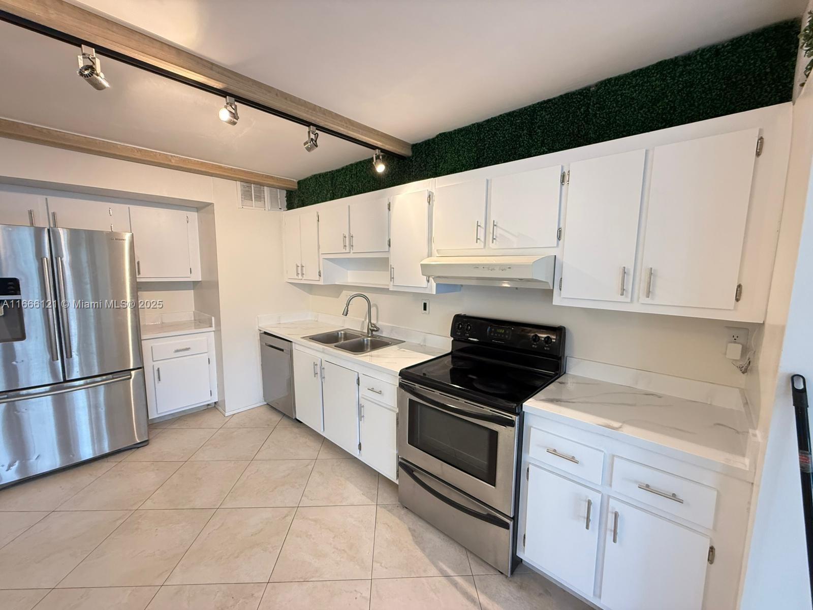 525 N Ocean Blvd 414