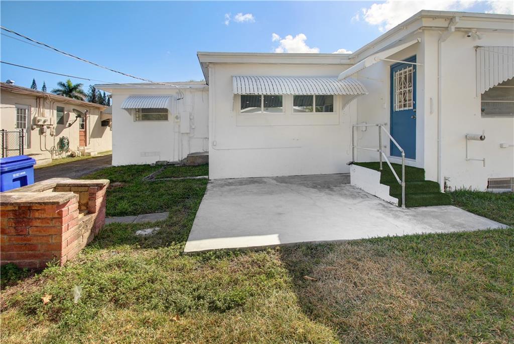 Hollywood Little Ranches - Residential Lease