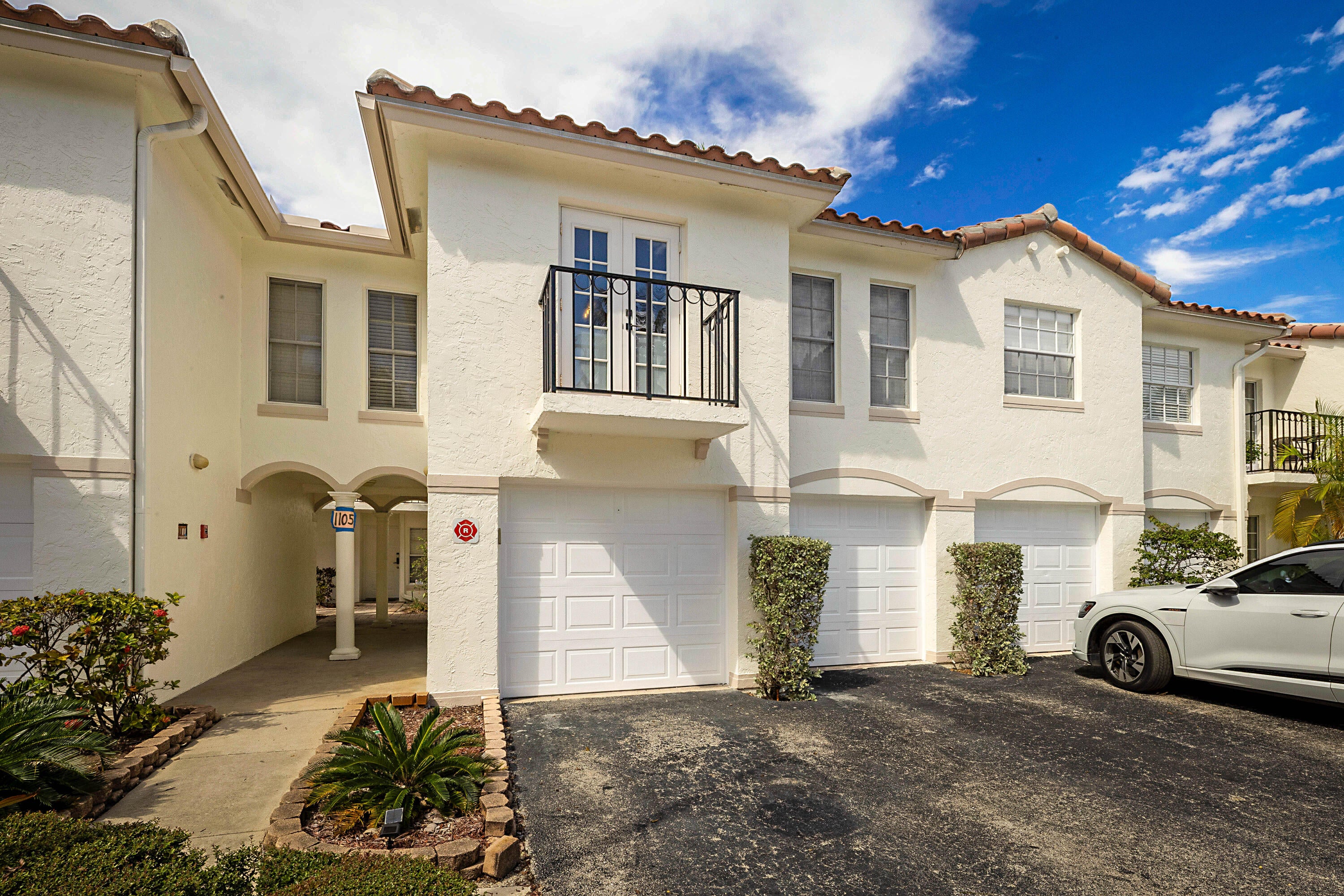 1105 Lake Shore Drive 205
