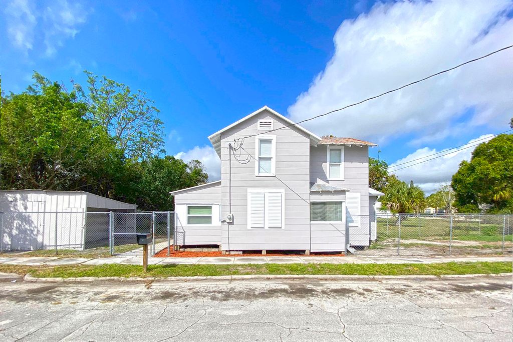 Photo of 119 S 11th Street, Fort Pierce, FL 34950 (MLS # R10784421)