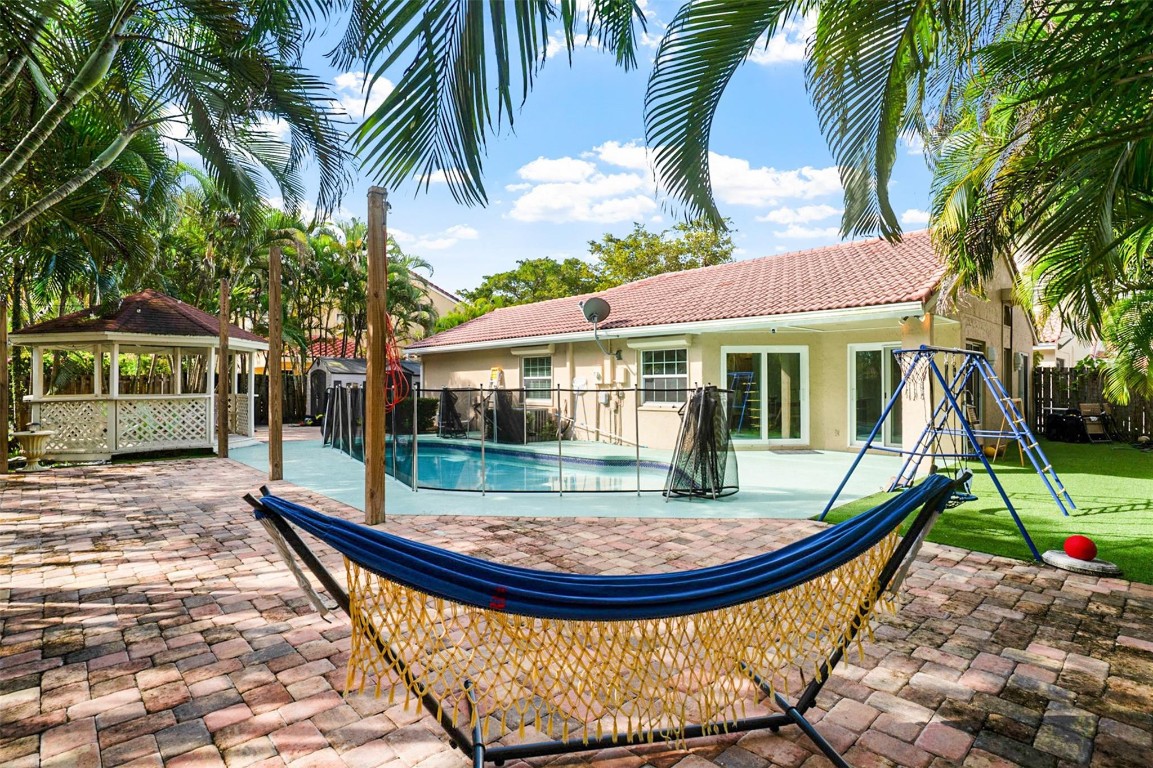 Country Isles Garden Home - Residential