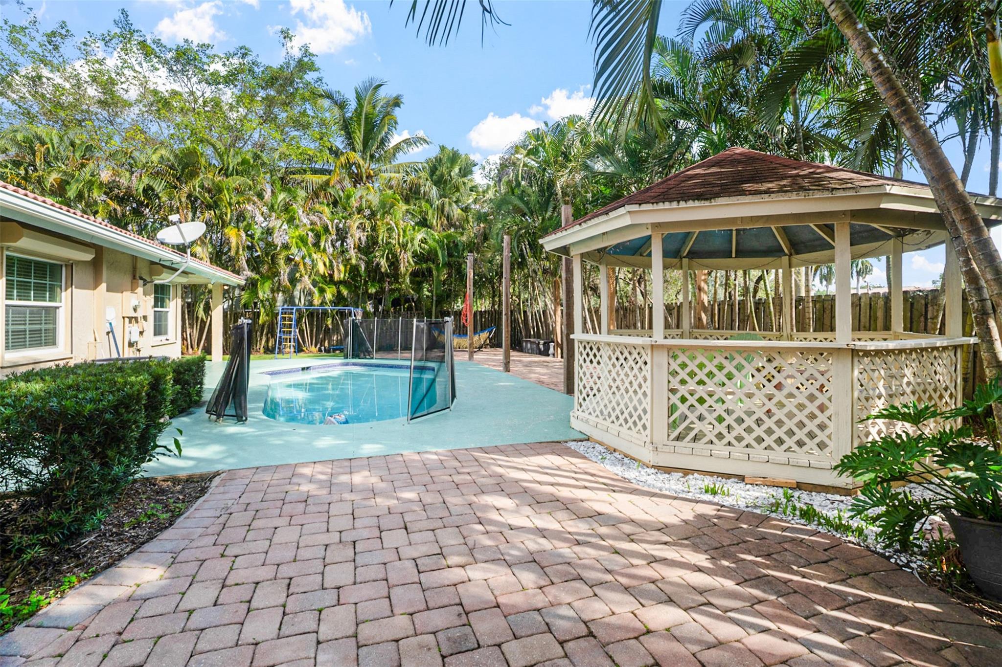 Country Isles Garden Home - Residential