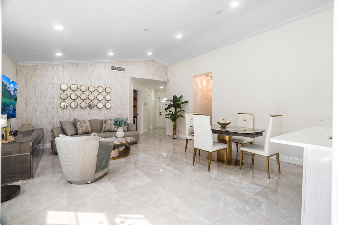 Country Isles Garden Home - Residential