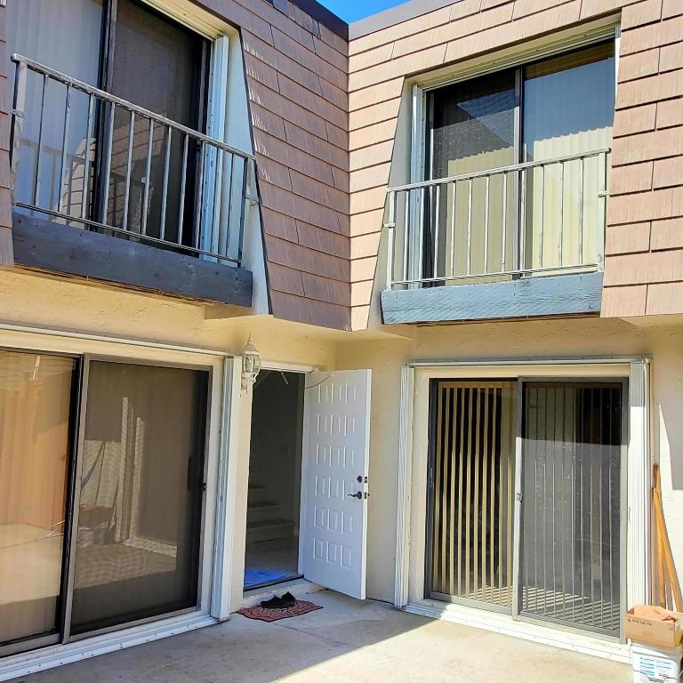 JUPITER LAKES TOWNHOMES CONDO I, II AND III CONDO - Residential Lease