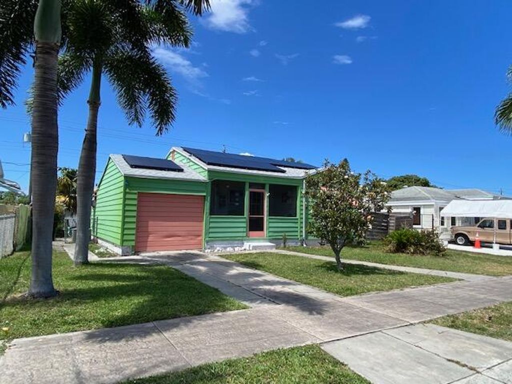 Photo of 1514 13th Avenue N, Lake Worth Beach, FL 33460 (MLS # R10800908)