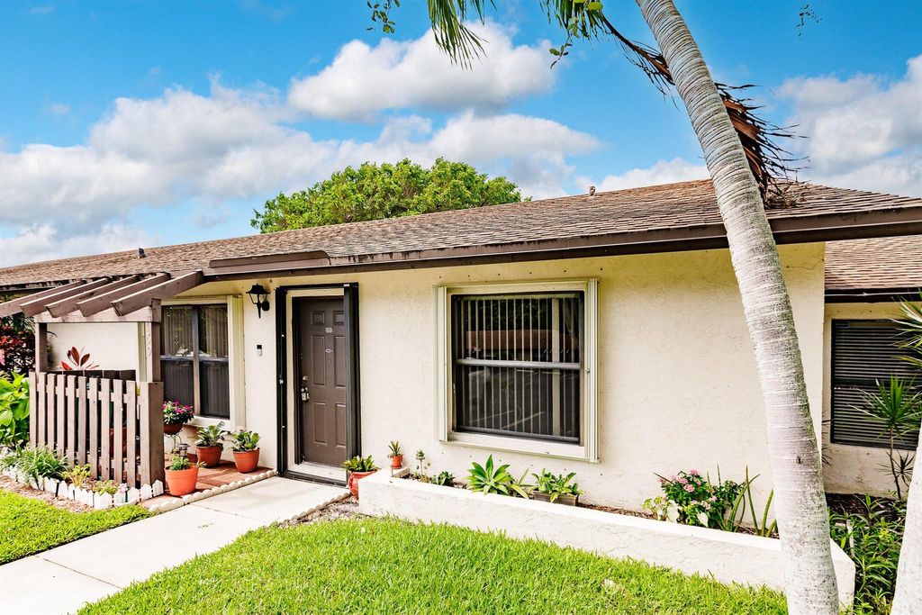 Photo of 59 Via De Casas Norte, Boynton Beach, FL 33426 (MLS # R10933997)