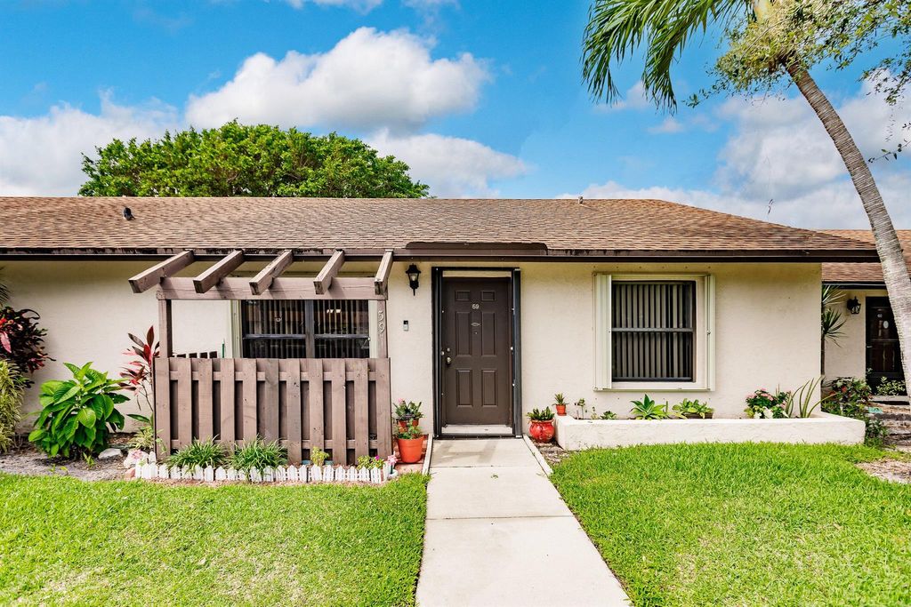 Photo of 59 Via De Casas Norte, Boynton Beach, FL 33426 (MLS # R10933997)