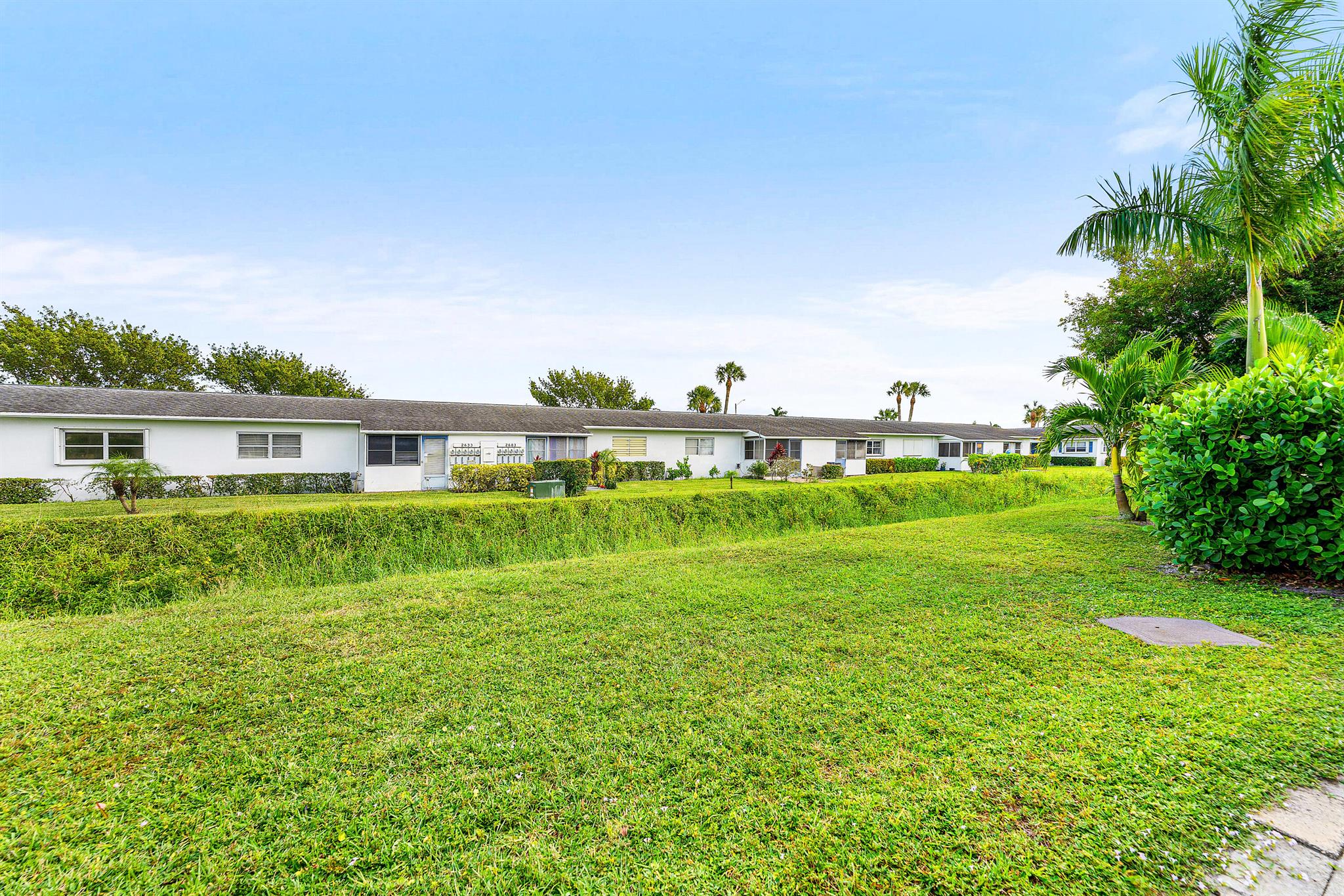 CRESTHAVEN TOWNHOMES SEC - Residential