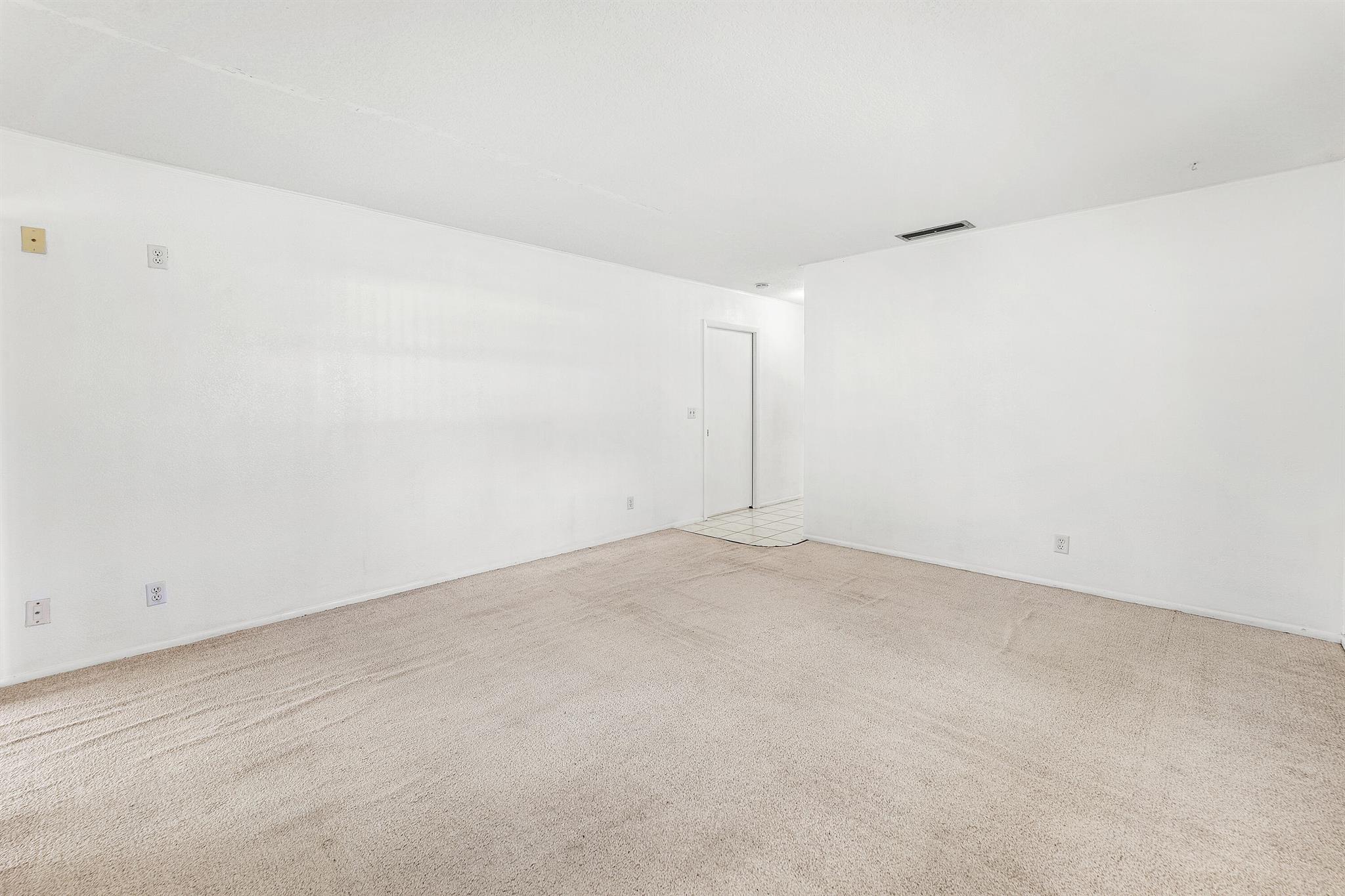 CRESTHAVEN TOWNHOMES SEC - Residential