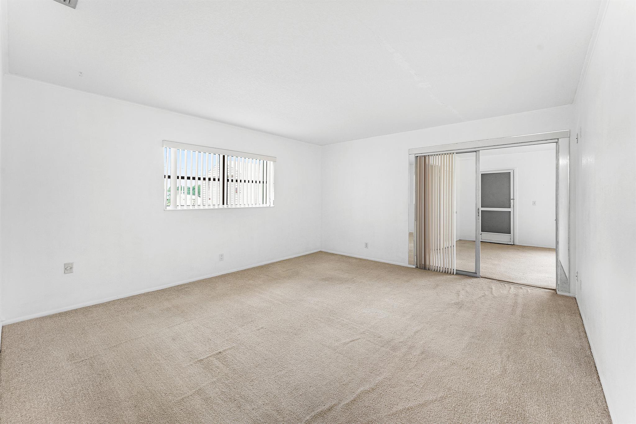 CRESTHAVEN TOWNHOMES SEC - Residential