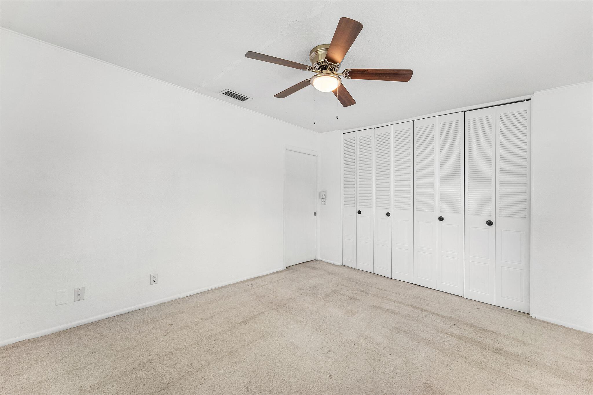 CRESTHAVEN TOWNHOMES SEC - Residential