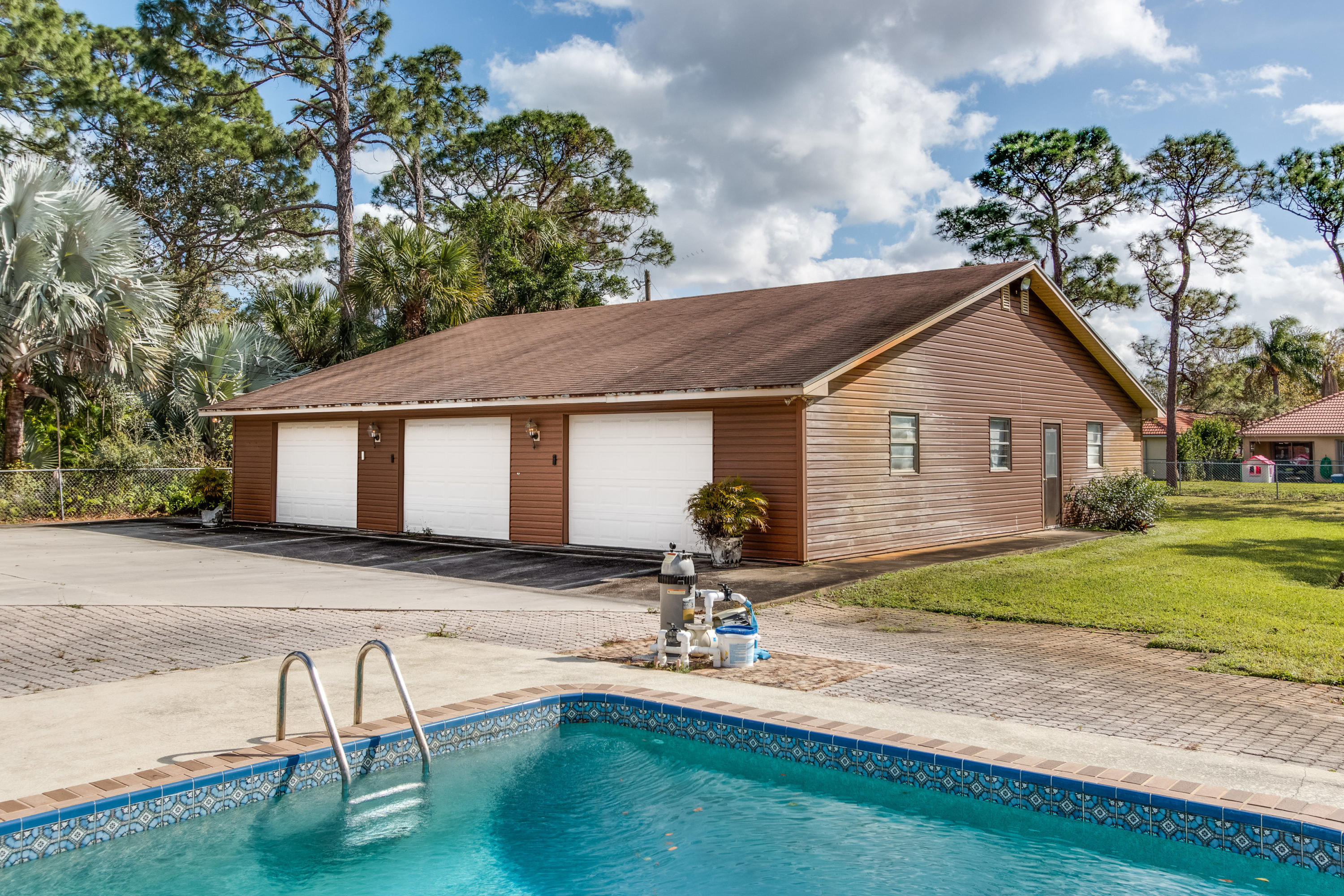 SQUARE LAKE - Residential