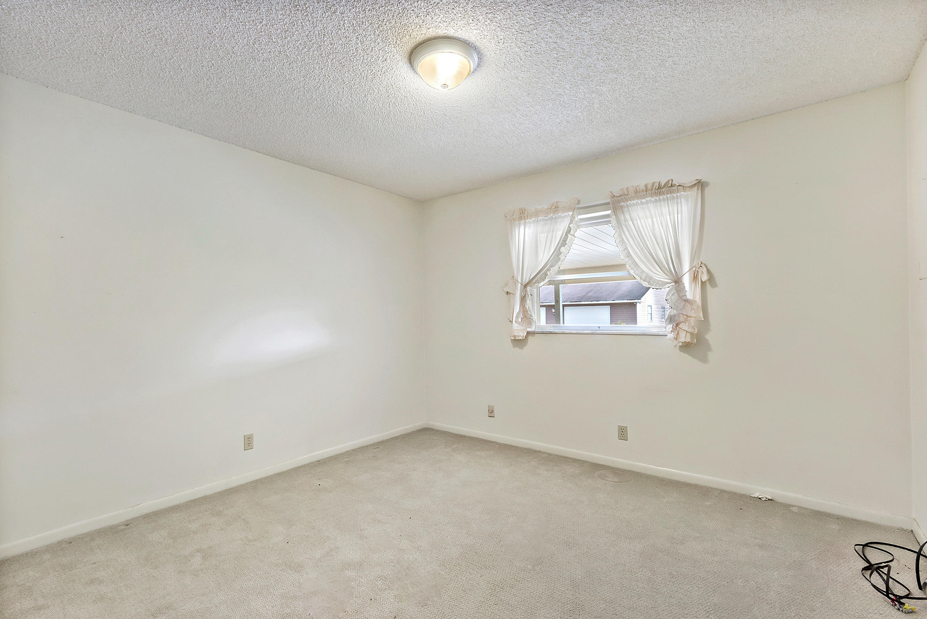 SQUARE LAKE - Residential