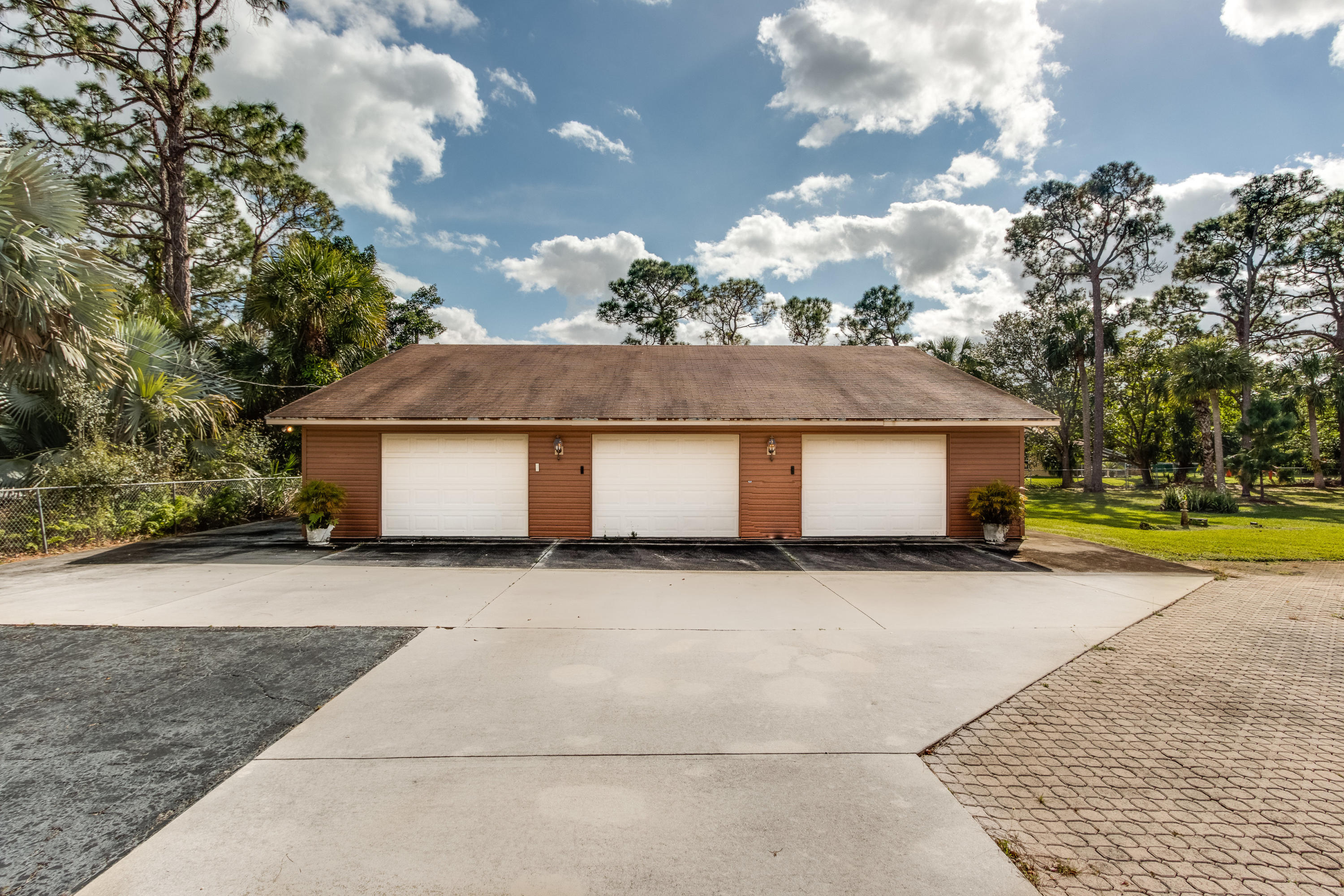 SQUARE LAKE - Residential