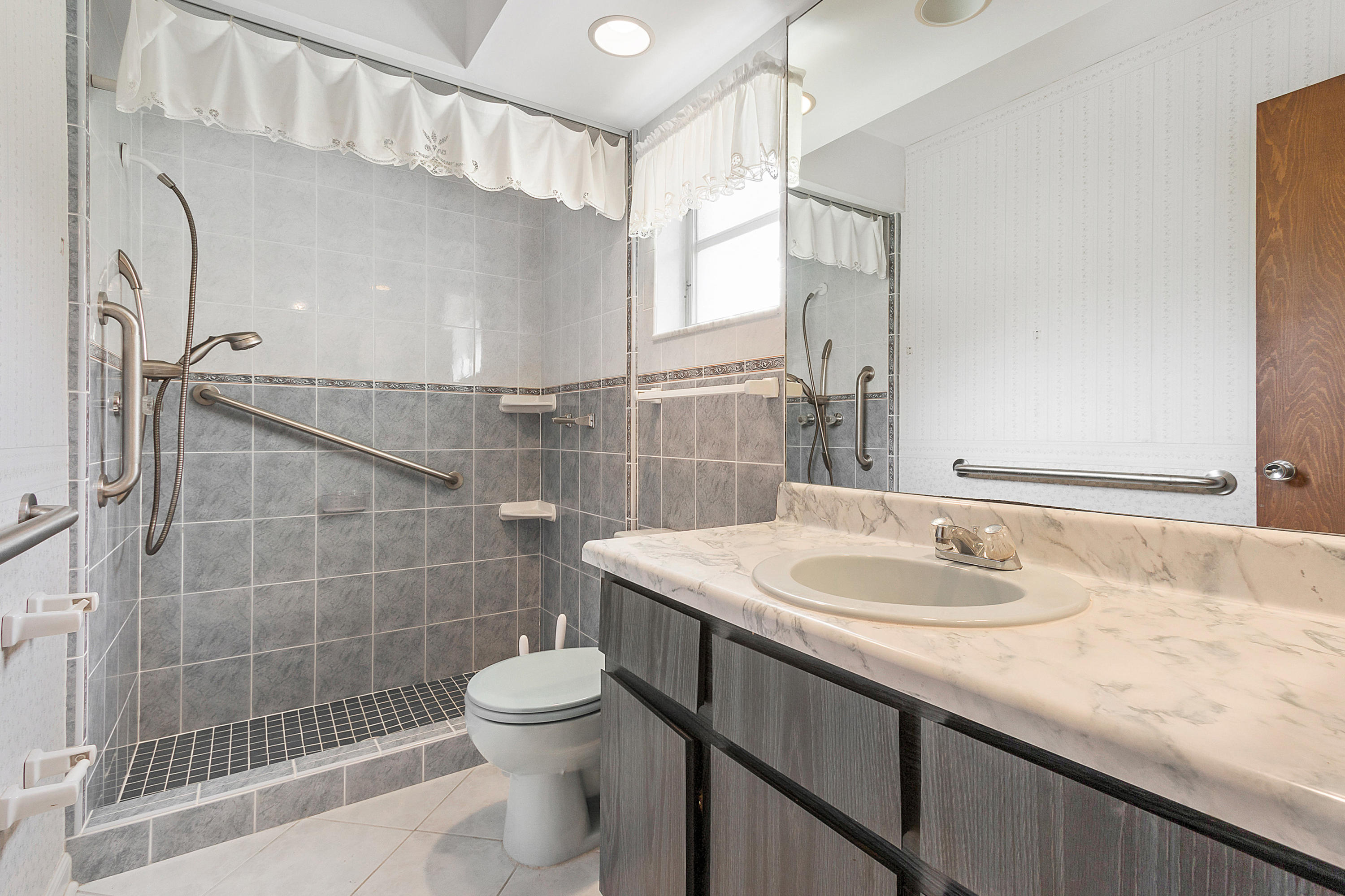 SQUARE LAKE - Residential