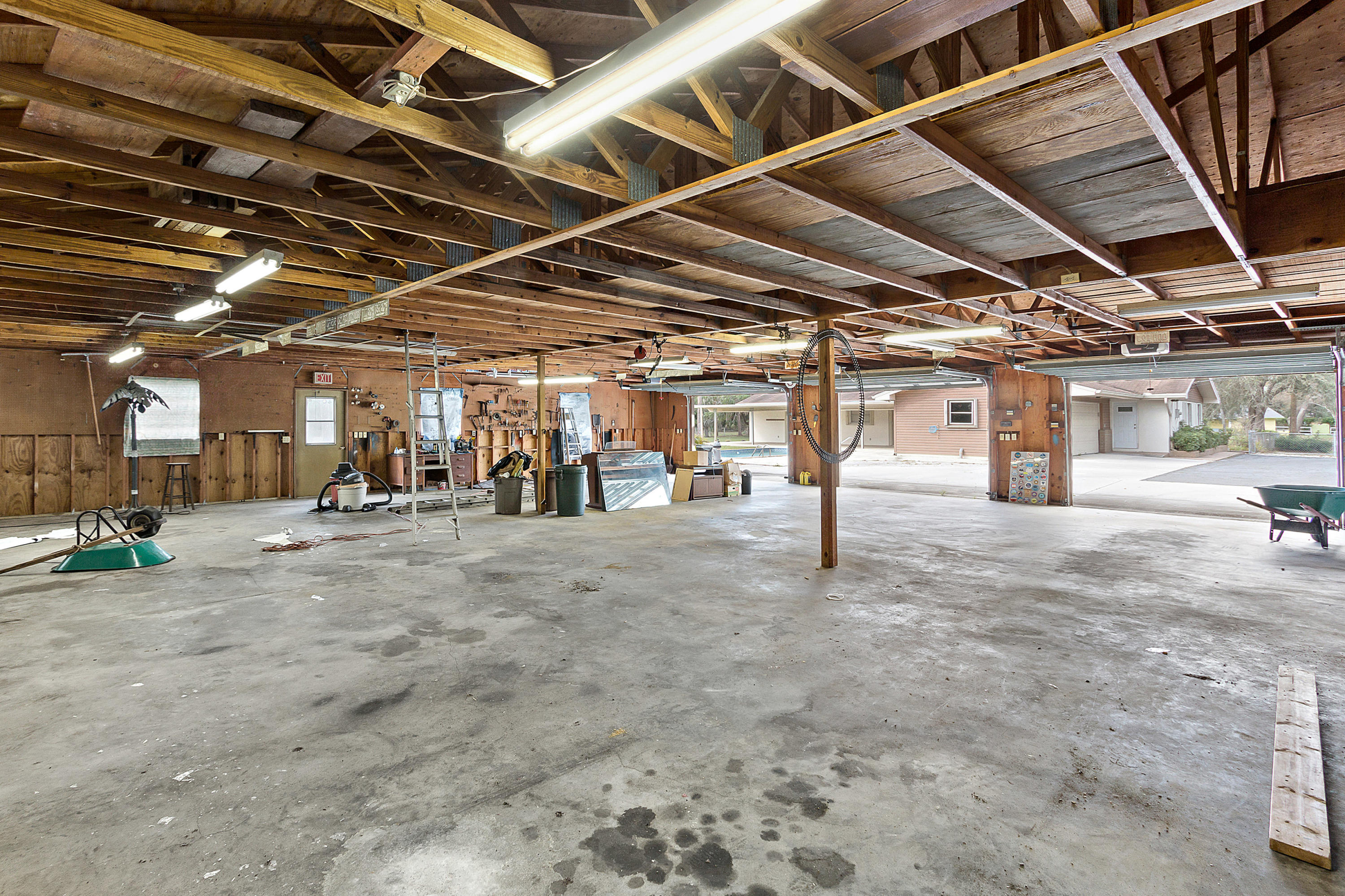 SQUARE LAKE - Residential