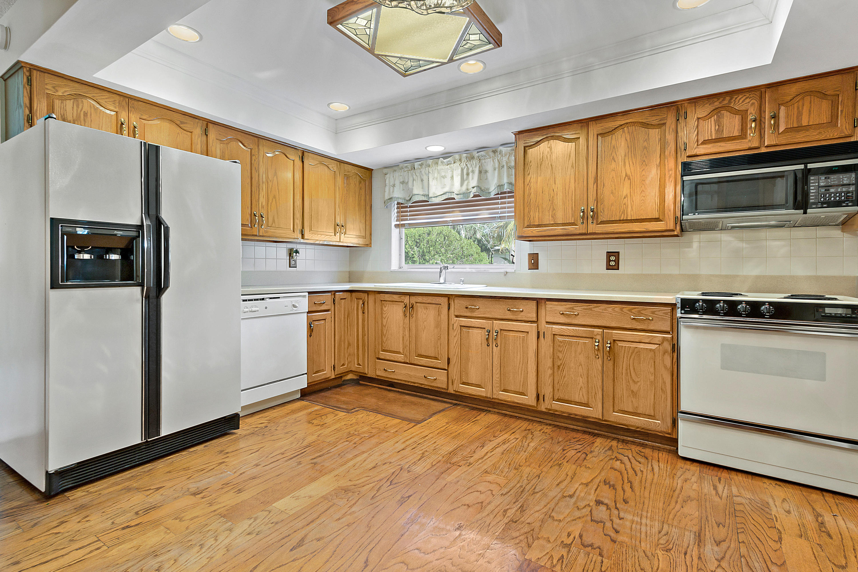 SQUARE LAKE - Residential