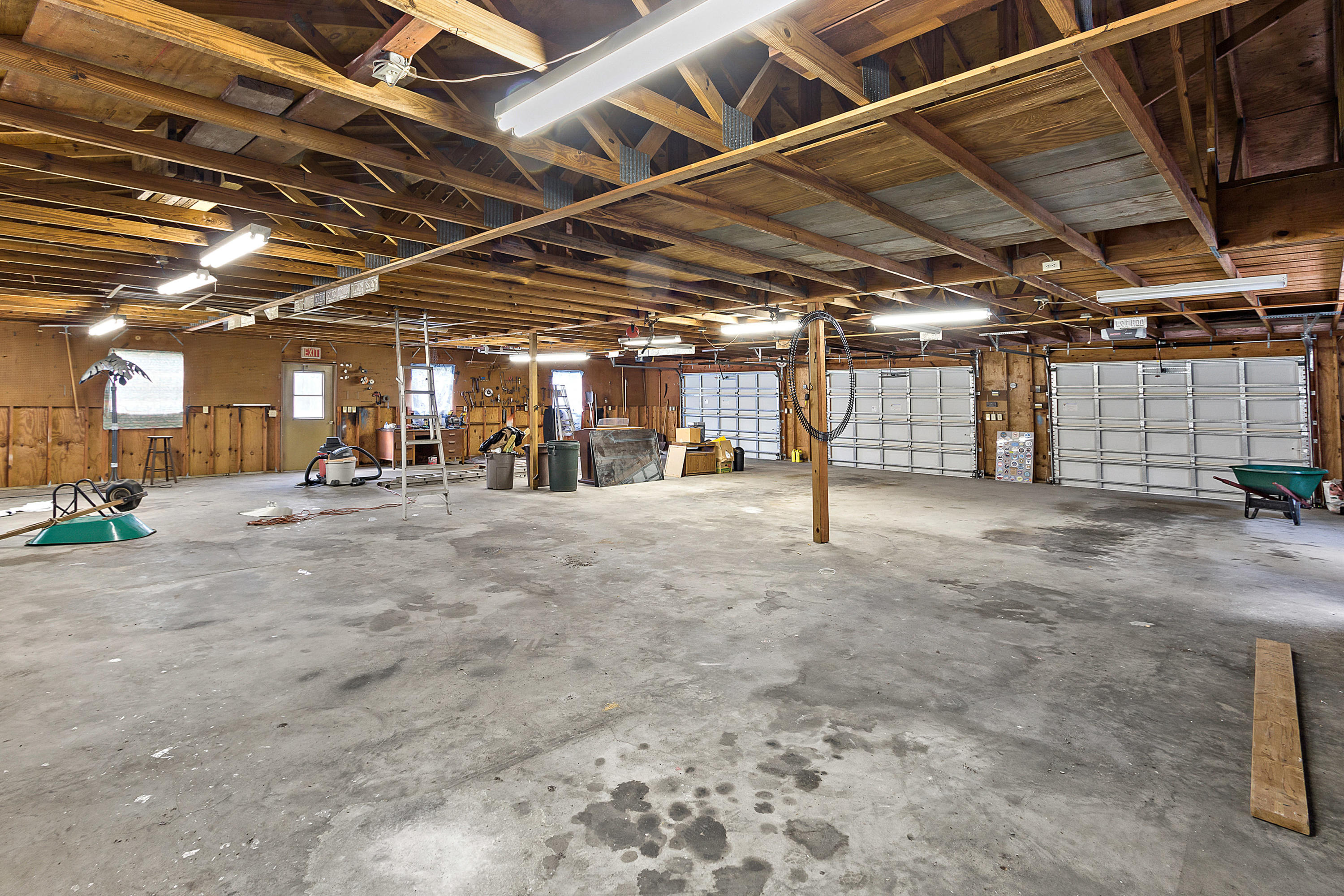 SQUARE LAKE - Residential