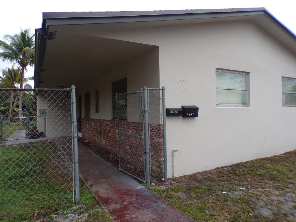 Photo of 1505 N 57th Terrace, Hollywood, FL 33021 (MLS # B26080706)