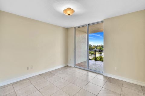 A home in Deerfield Beach