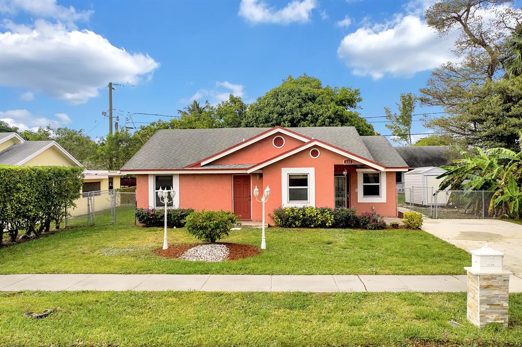 Photo of 233 NW 2nd Way, Deerfield Beach, FL 33441 (MLS # R10769884)