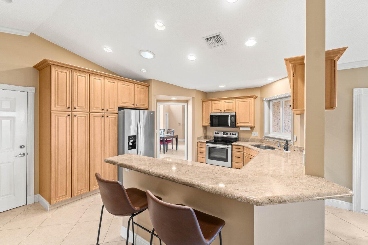 9556 E Lake Drive