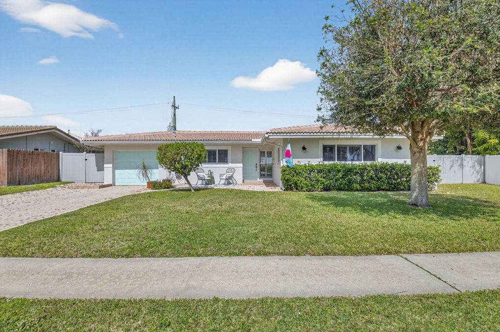 Photo of 1231 SW 4th Street, Boca Raton, FL 33486 (MLS # R11166257)