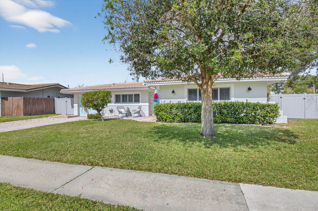 Photo of 1231 SW 4th Street, Boca Raton, FL 33486 (MLS # R11166257)