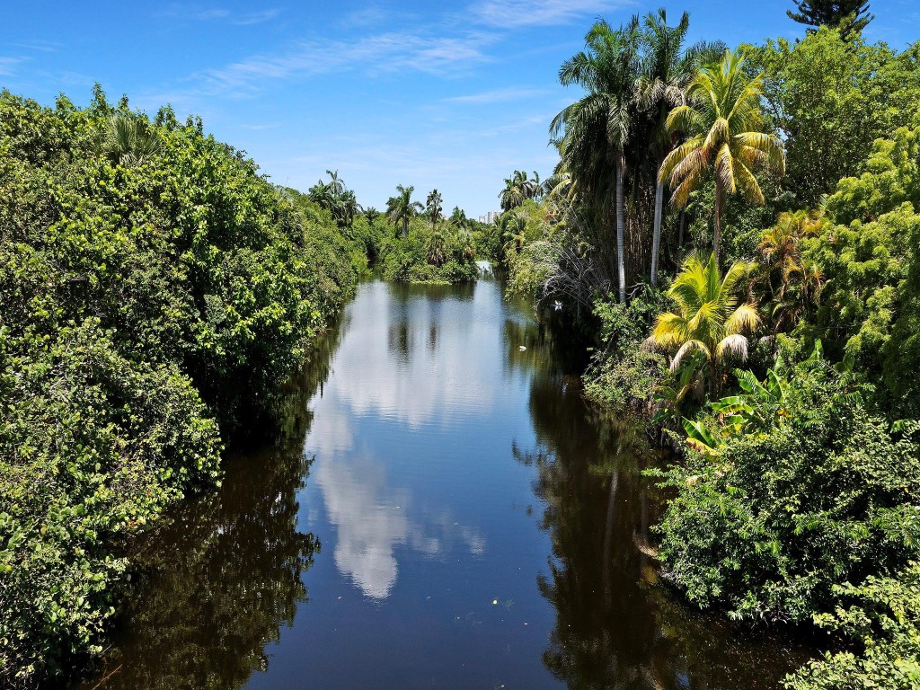LAS OLAS BY THE SEA EXT - Land