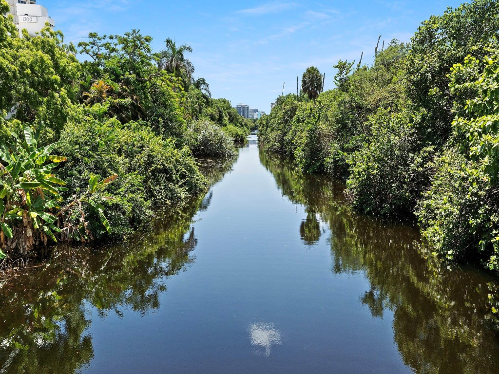LAS OLAS BY THE SEA EXT - Land
