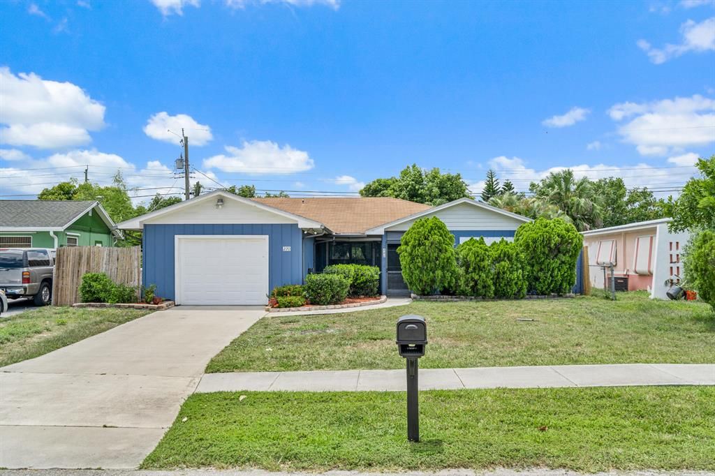 Photo of 220 W Whitney Drive, Jupiter, FL 33458 (MLS # R10727702)