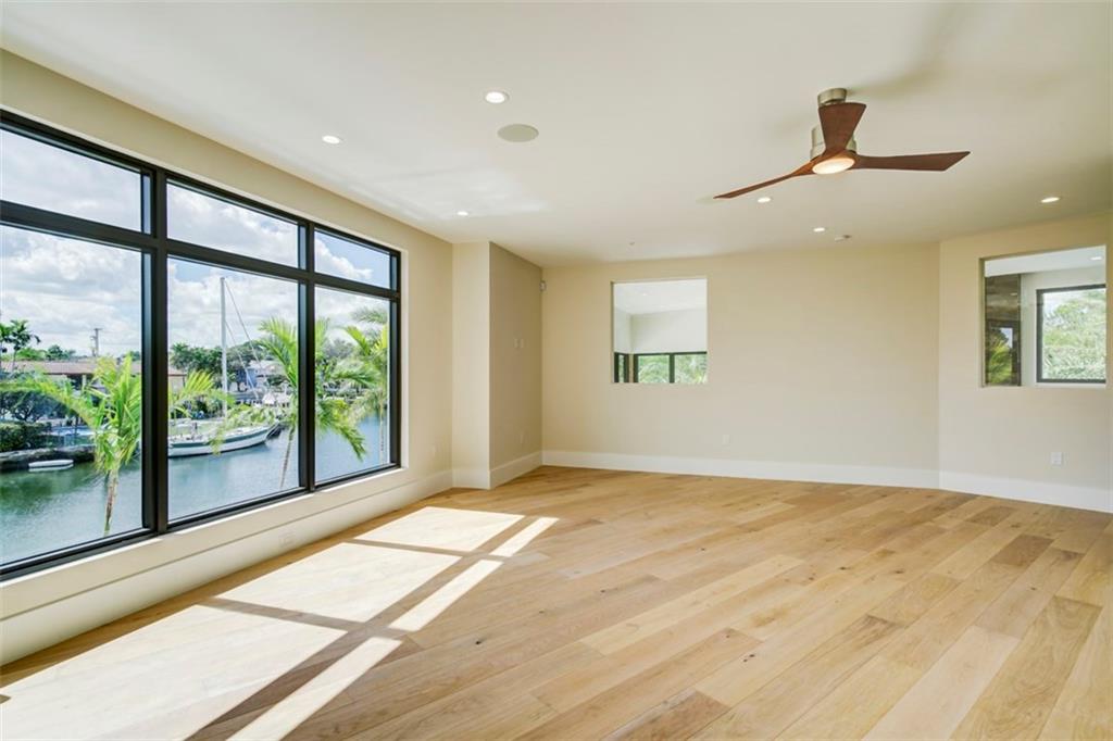 RIO VISTA ISLES - Residential