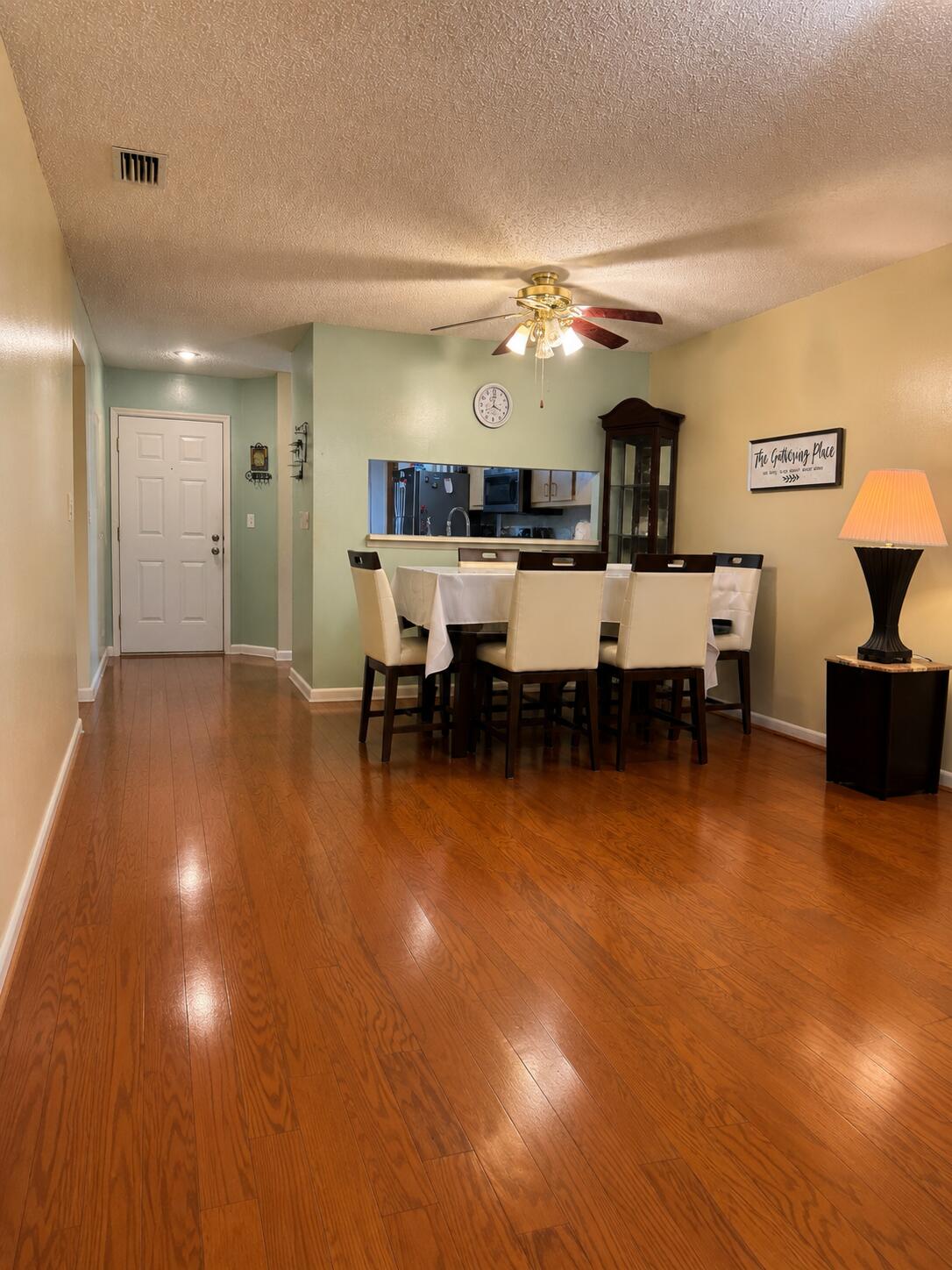 Properties 404 HARBOUR POINTE Way