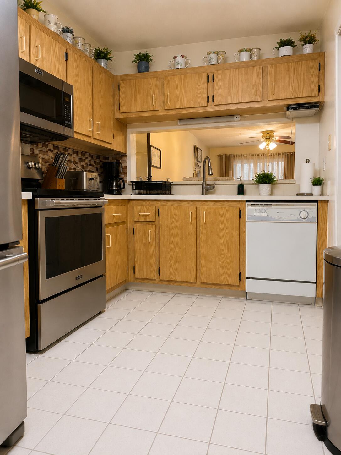 Properties 404 HARBOUR POINTE Way