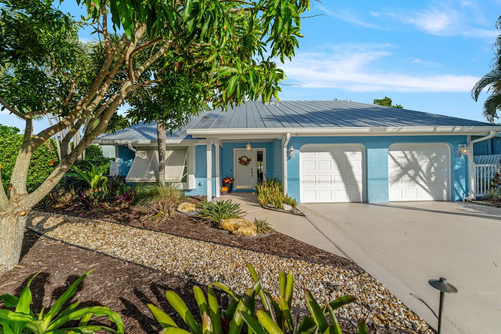 Photo of 1629 SW Albatross Way, Palm City, FL 34990 (MLS # R11033744)