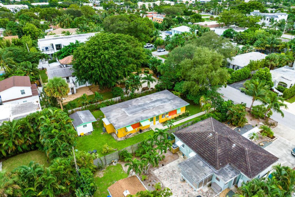 Photo of 213 NE 9th Street, Delray Beach, FL 33444 (MLS # R11045880)