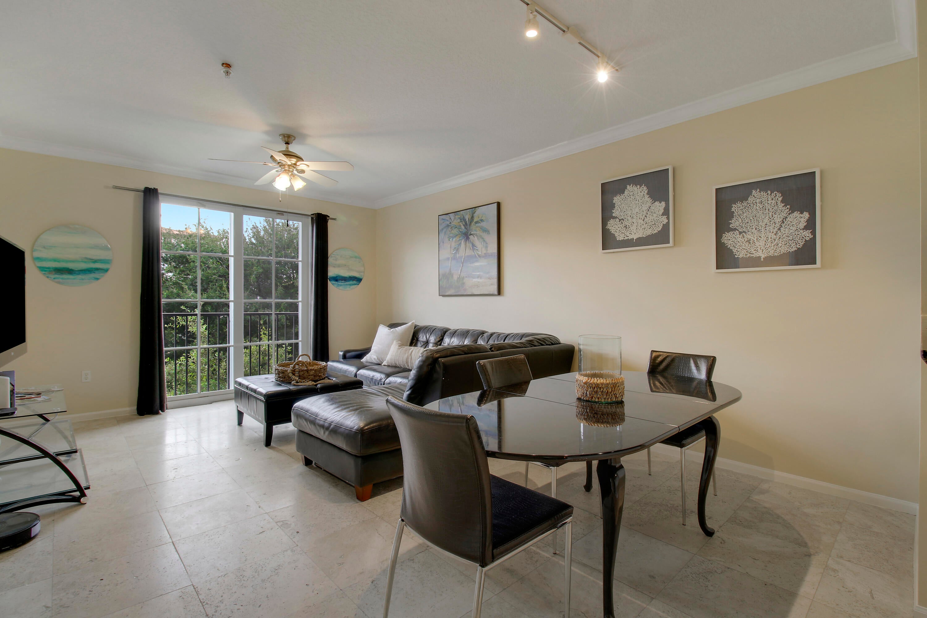 580 S SAPODILLA Avenue 305