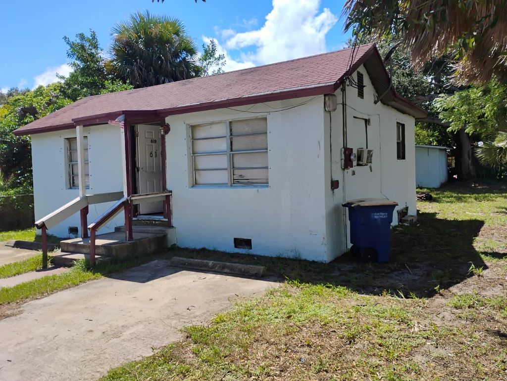 Photo of 619 N 9th N Street, Fort Pierce, FL 34950 (MLS # R11125379)