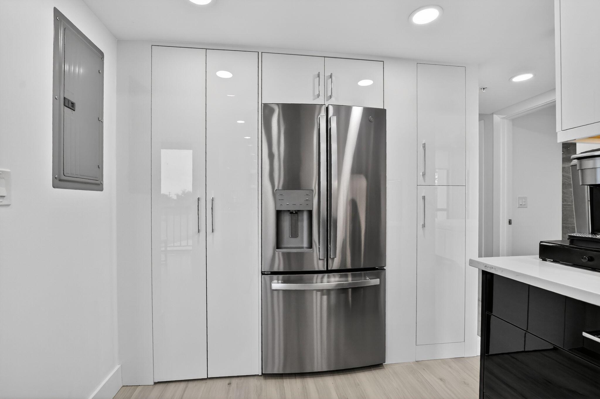 LAKEWOOD MIDRISE CONDO - Residential Lease