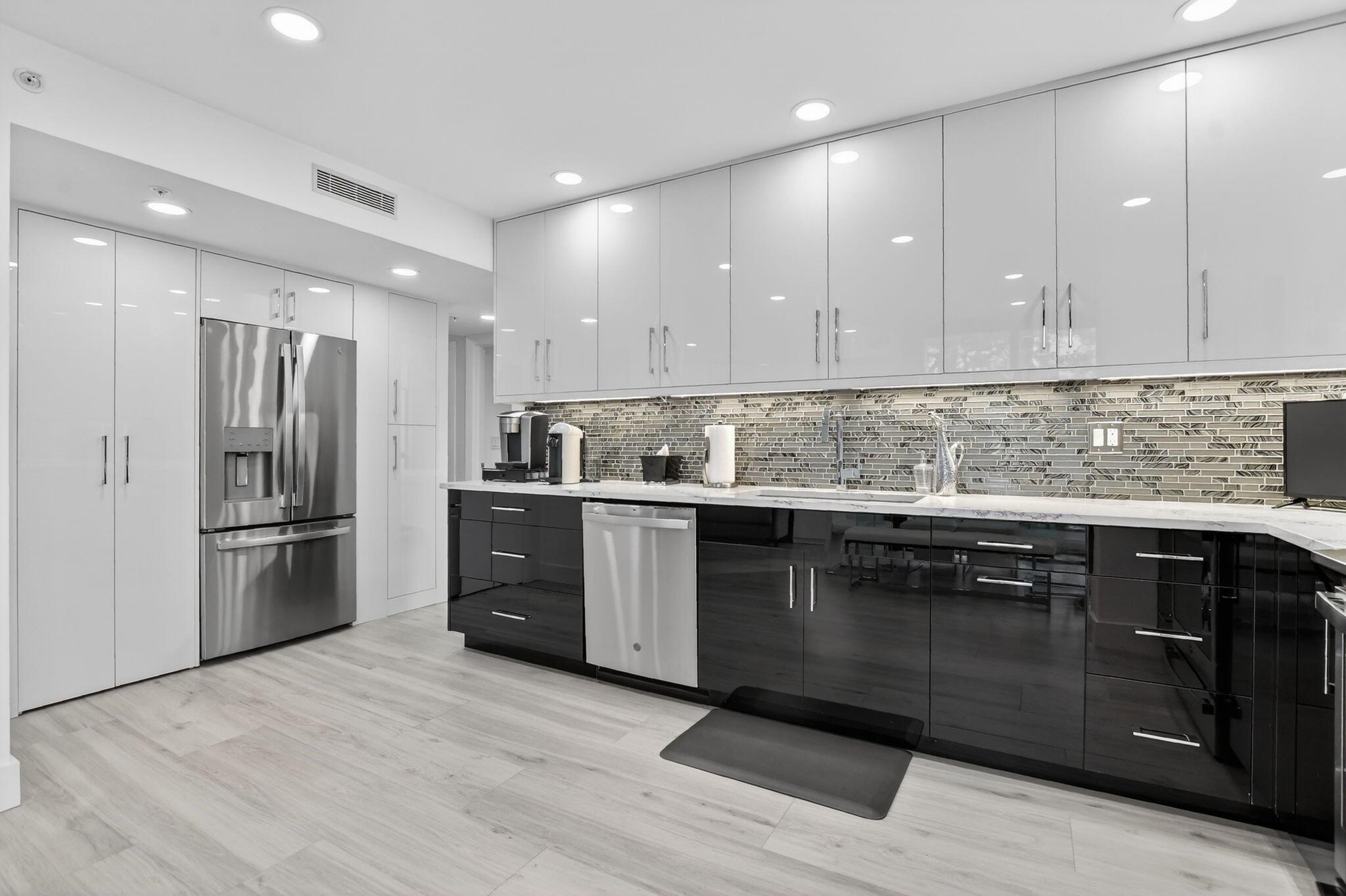 LAKEWOOD MIDRISE CONDO - Residential Lease