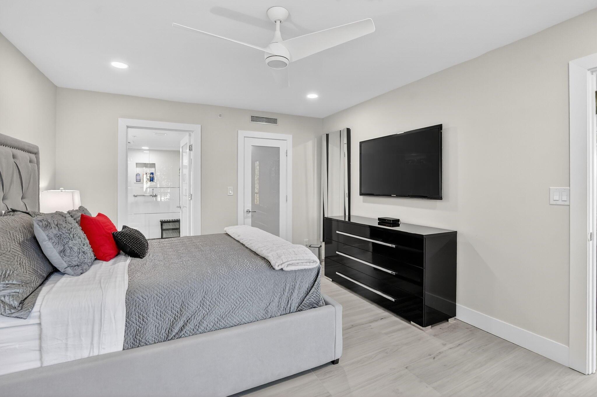 LAKEWOOD MIDRISE CONDO - Residential Lease